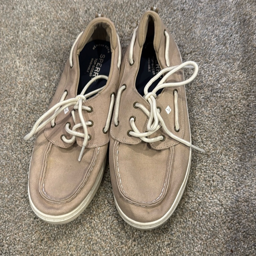 Boys Sperry boat shoes- size 7